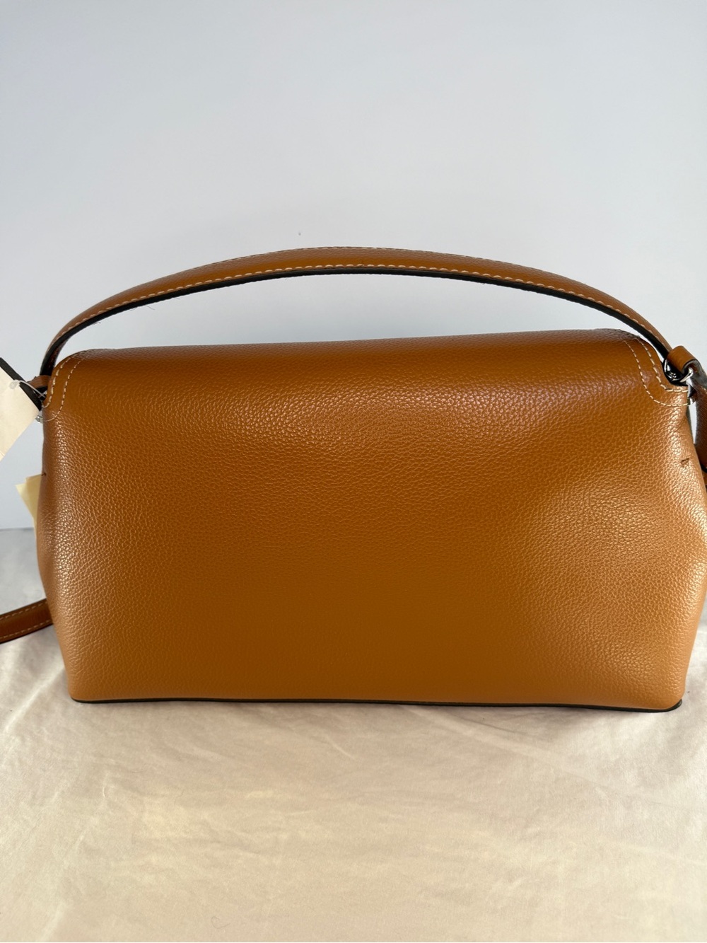 TOTEME T-Lock Medium Top Handle Bag in Tan Grained Leather - Picture 4 of 12